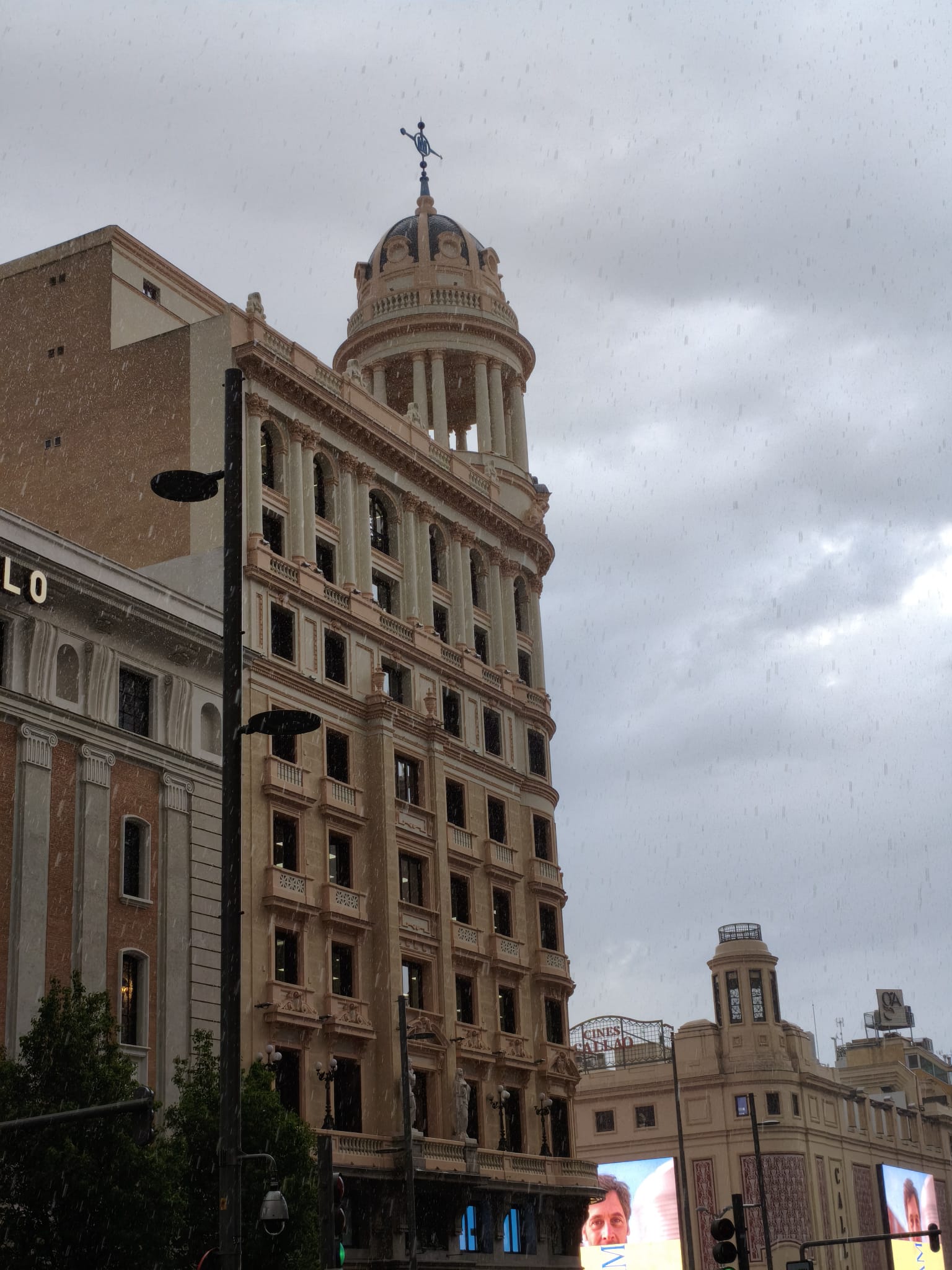 EL NEGOCIO DE LA SORPRESA